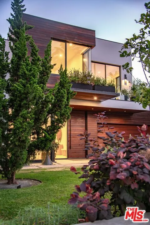 734 18th Street Santa Monica, CA 90402