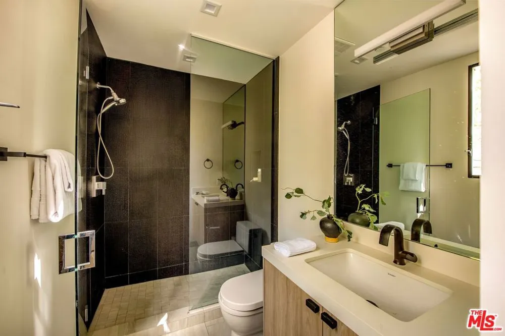 734 18th Street Santa Monica, CA 90402