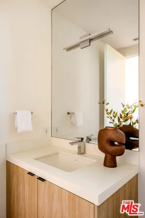 734 18th Street Santa Monica, CA 90402