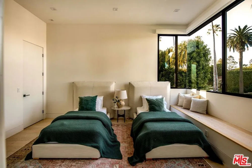 734 18th Street Santa Monica, CA 90402