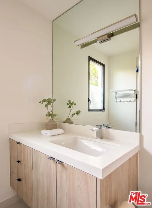 734 18th Street Santa Monica, CA 90402
