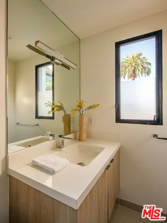 734 18th Street Santa Monica, CA 90402
