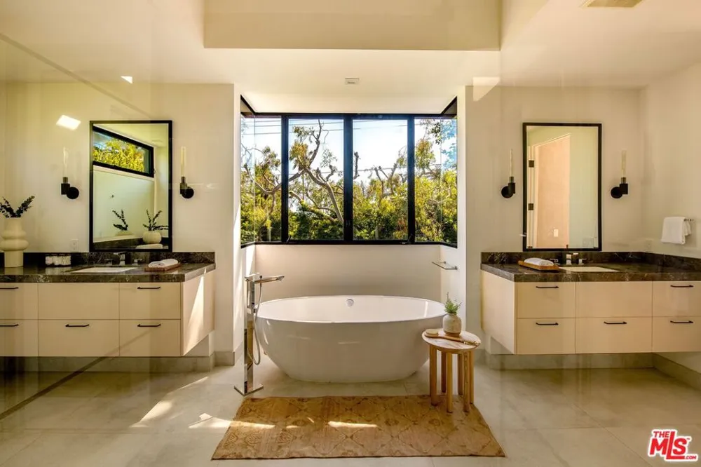734 18th Street Santa Monica, CA 90402