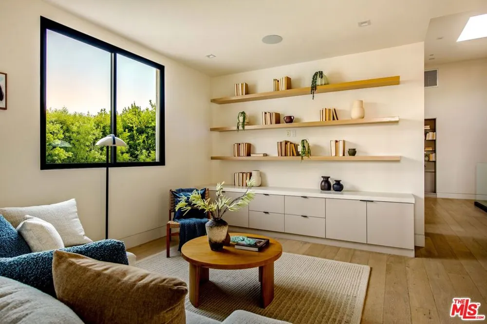 734 18th Street Santa Monica, CA 90402