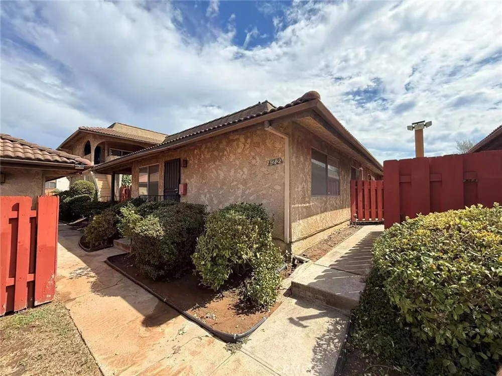 422 E Newmark #B Monterey Park, CA 91755