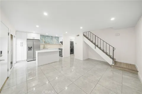 422 E Newmark #B