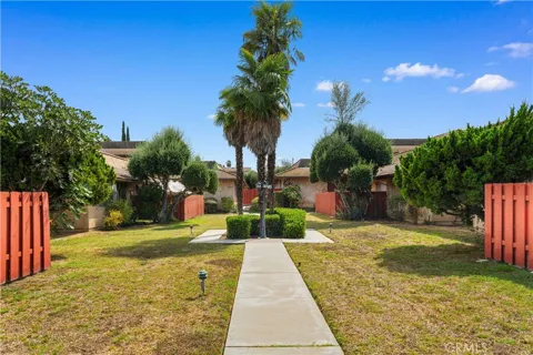 422 E Newmark #B