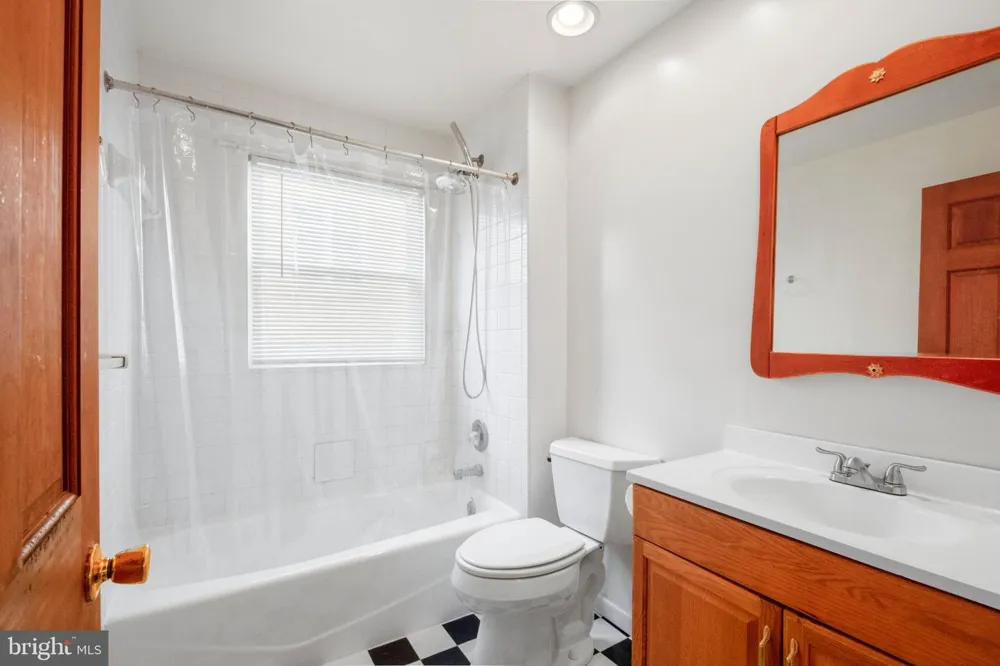 301 LAKEVIEW AVENUE Edgewater, MD 21037
