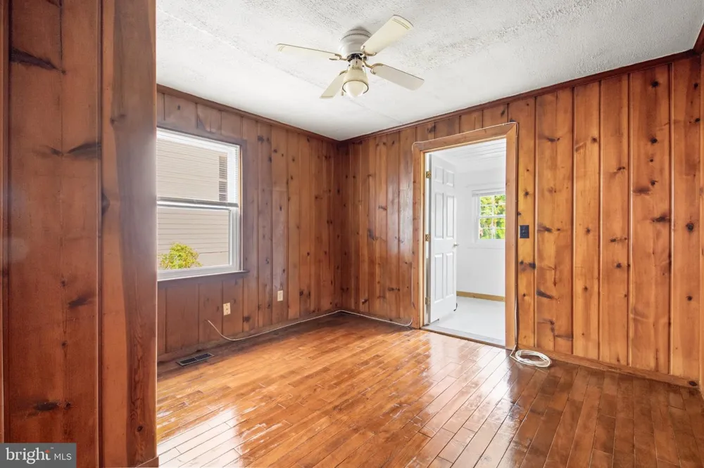 301 LAKEVIEW AVENUE Edgewater, MD 21037