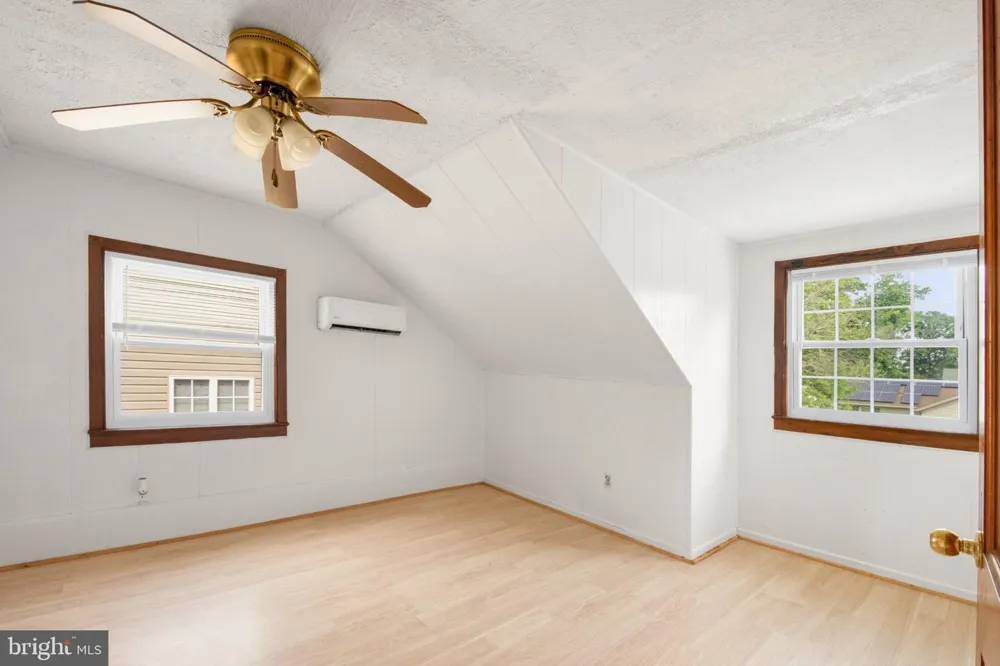301 LAKEVIEW AVENUE Edgewater, MD 21037