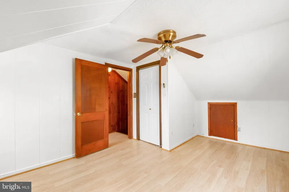 301 LAKEVIEW AVENUE Edgewater, MD 21037