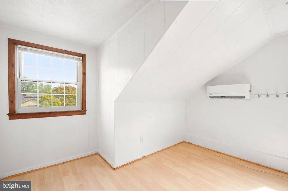 301 LAKEVIEW AVENUE Edgewater, MD 21037