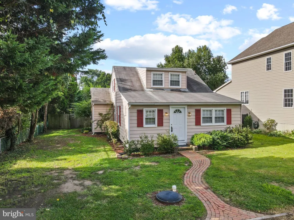 301 LAKEVIEW AVENUE Edgewater, MD 21037