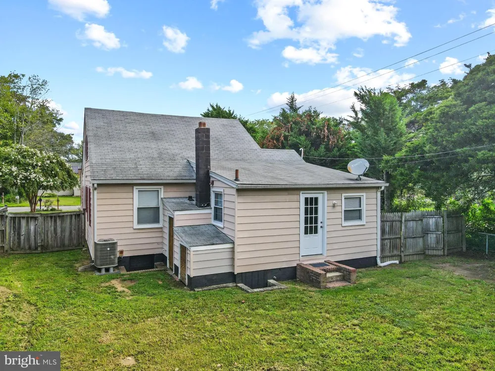 301 LAKEVIEW AVENUE Edgewater, MD 21037