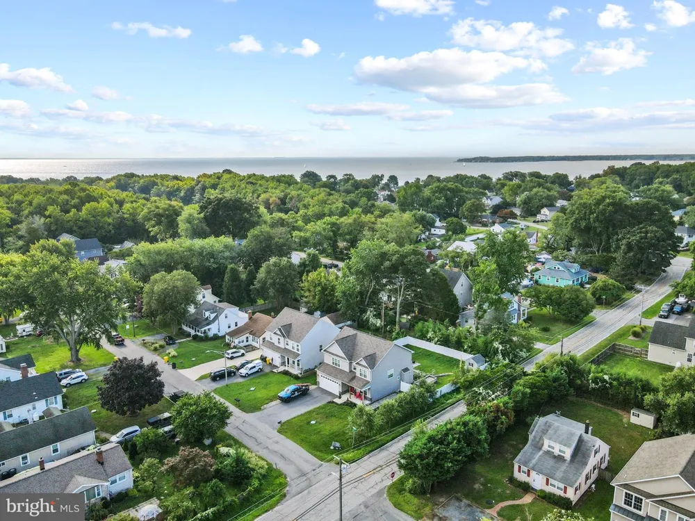 301 LAKEVIEW AVENUE Edgewater, MD 21037