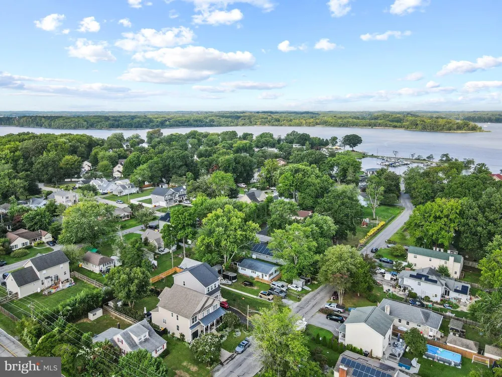 301 LAKEVIEW AVENUE Edgewater, MD 21037