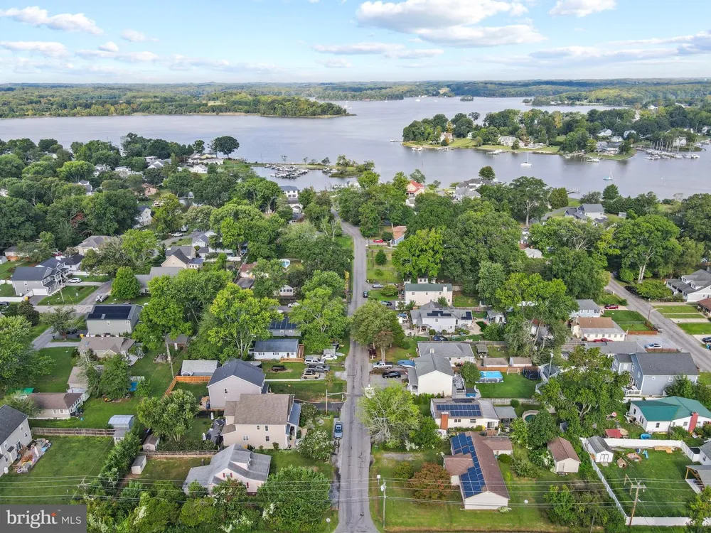 301 LAKEVIEW AVENUE Edgewater, MD 21037
