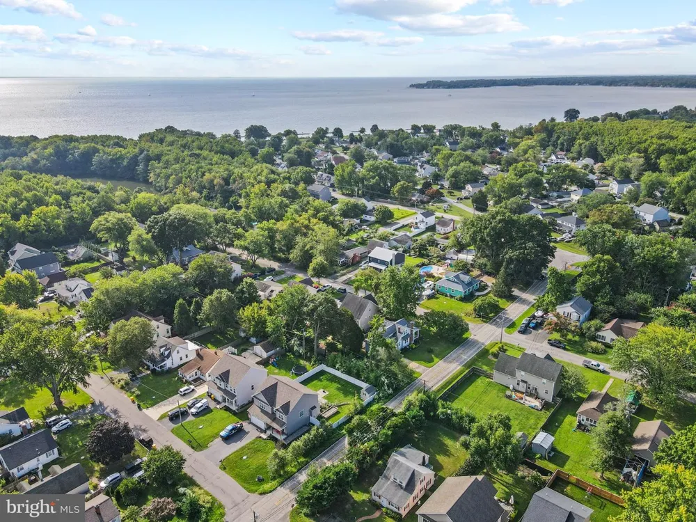 301 LAKEVIEW AVENUE Edgewater, MD 21037