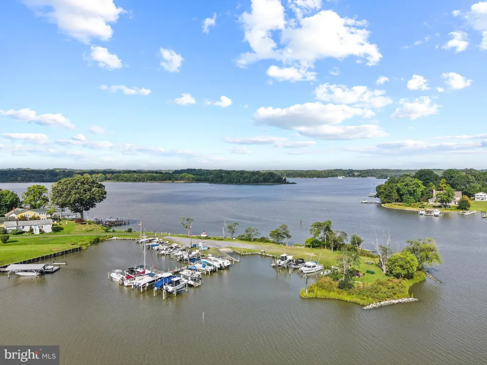 301 LAKEVIEW AVENUE Edgewater, MD 21037