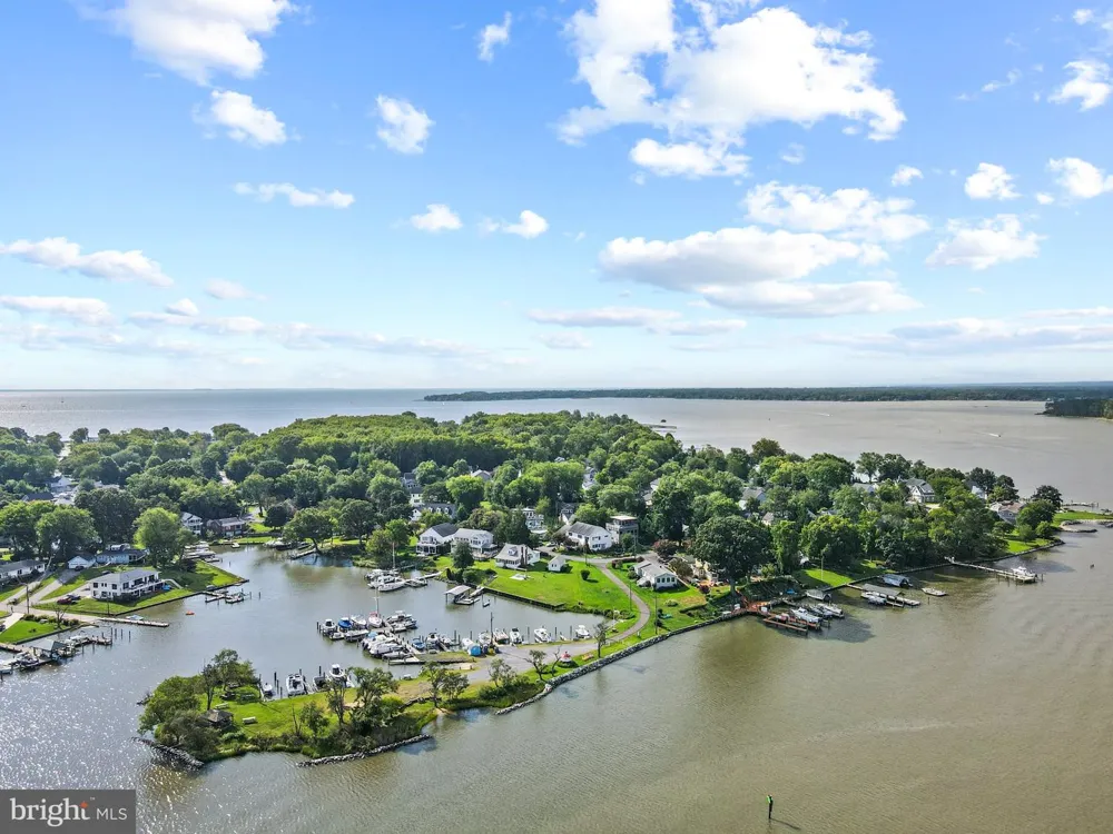 301 LAKEVIEW AVENUE Edgewater, MD 21037