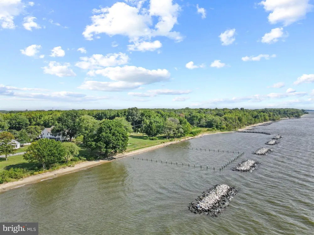 301 LAKEVIEW AVENUE Edgewater, MD 21037