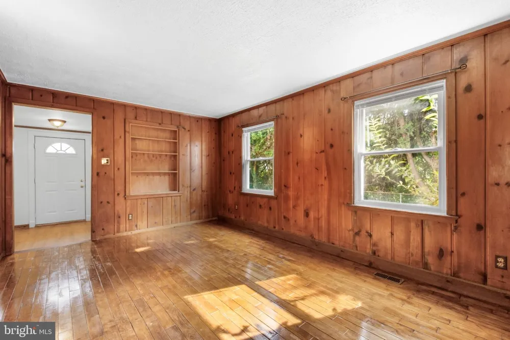 301 LAKEVIEW AVENUE Edgewater, MD 21037