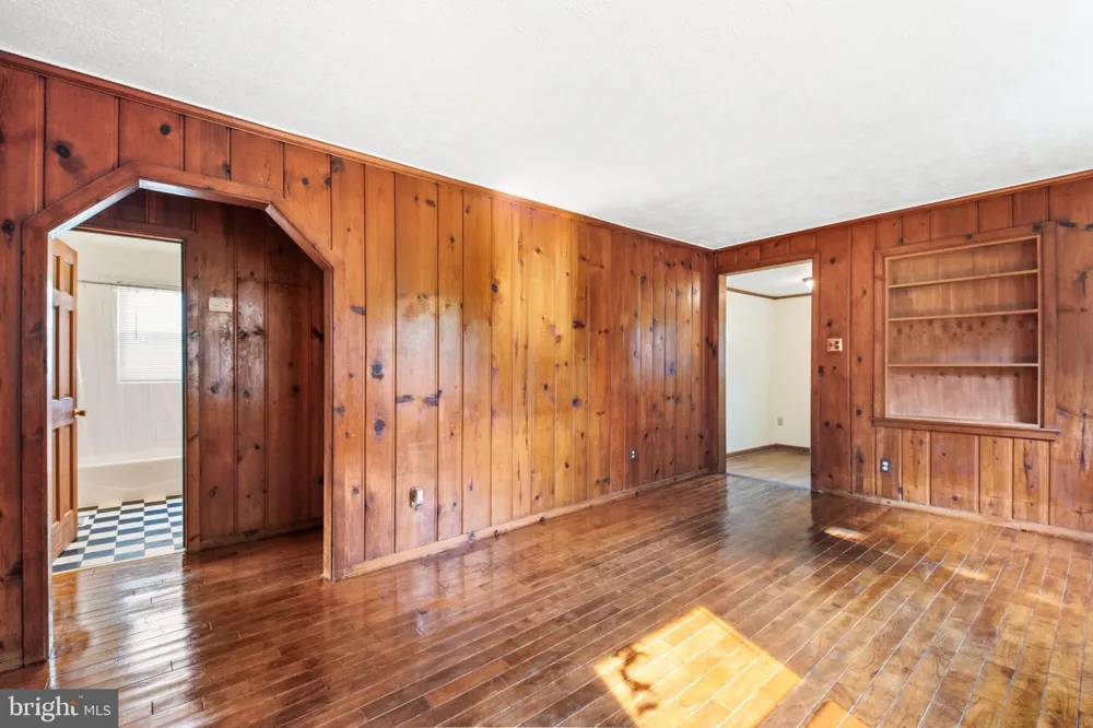 301 LAKEVIEW AVENUE Edgewater, MD 21037