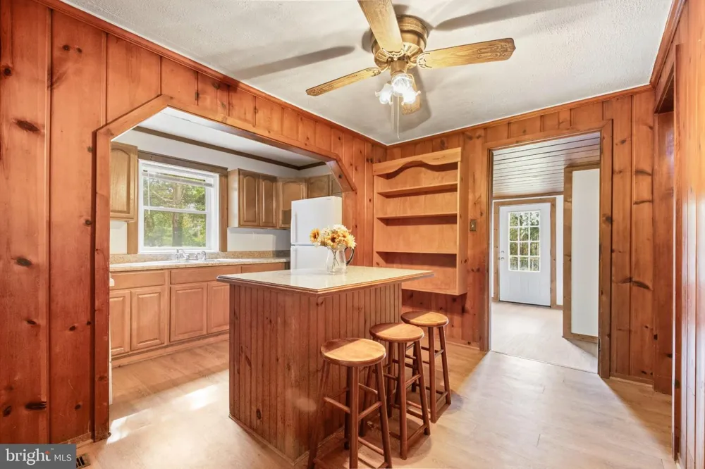301 LAKEVIEW AVENUE Edgewater, MD 21037