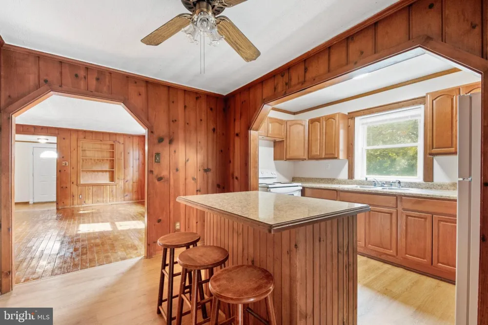 301 LAKEVIEW AVENUE Edgewater, MD 21037