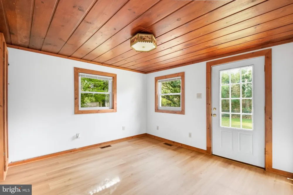 301 LAKEVIEW AVENUE Edgewater, MD 21037
