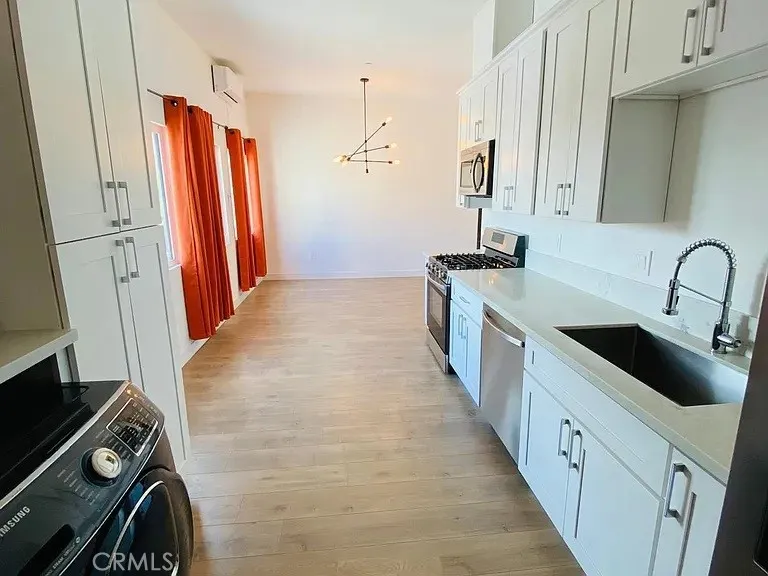 944 Pacific Long Beach, CA 90813