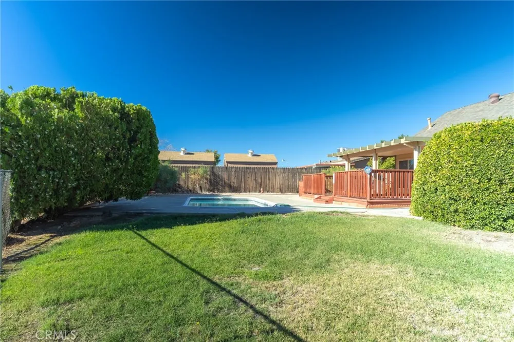 15560 Elmwood Drive Victorville, CA 92395