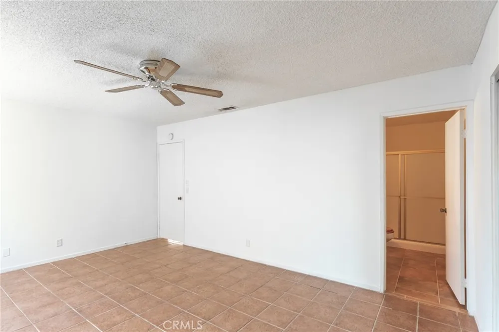 15560 Elmwood Drive Victorville, CA 92395