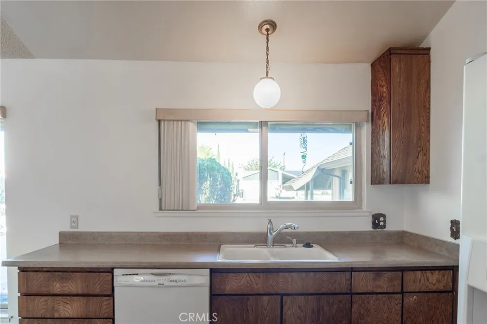 15560 Elmwood Drive Victorville, CA 92395