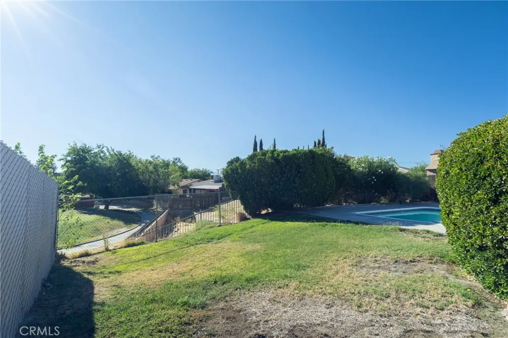 15560 Elmwood Drive Victorville, CA 92395