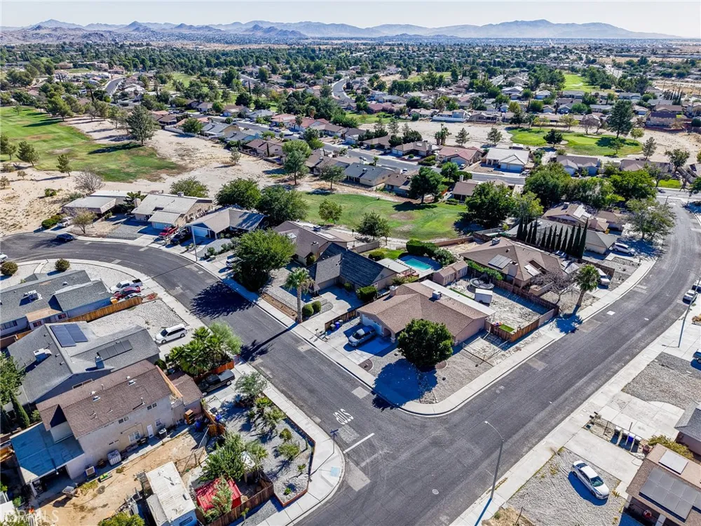15560 Elmwood Drive Victorville, CA 92395