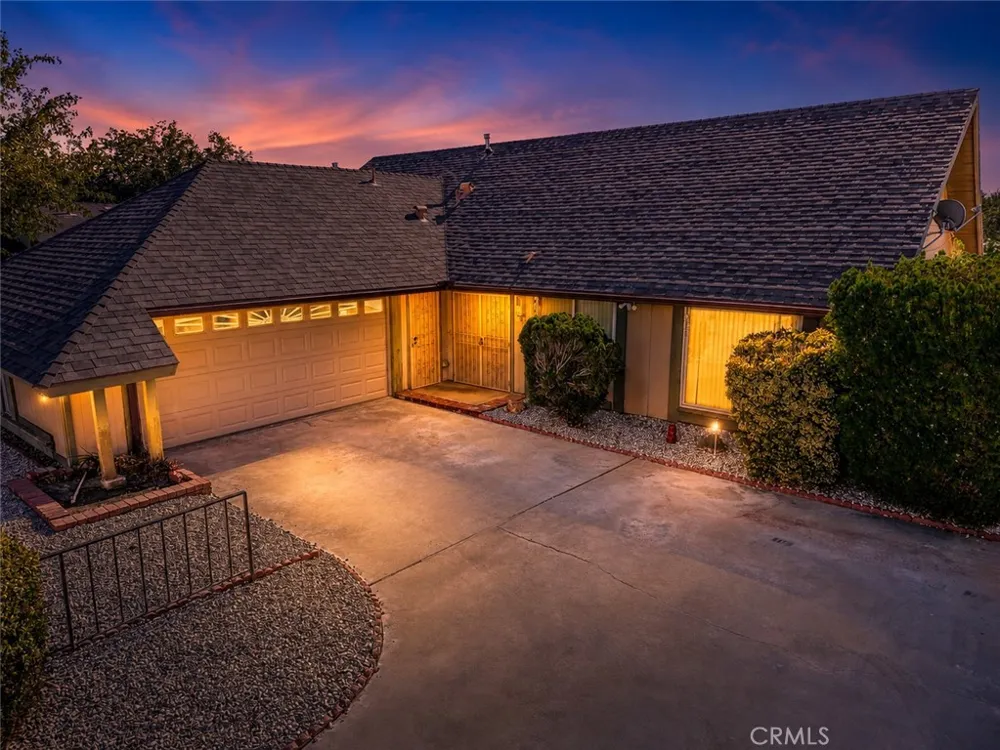 15560 Elmwood Drive Victorville, CA 92395