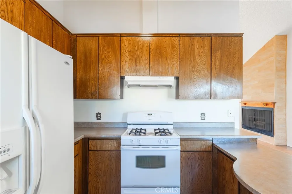 15560 Elmwood Drive Victorville, CA 92395