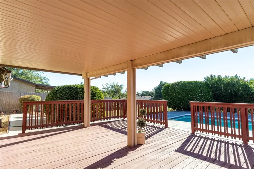 15560 Elmwood Drive Victorville, CA 92395