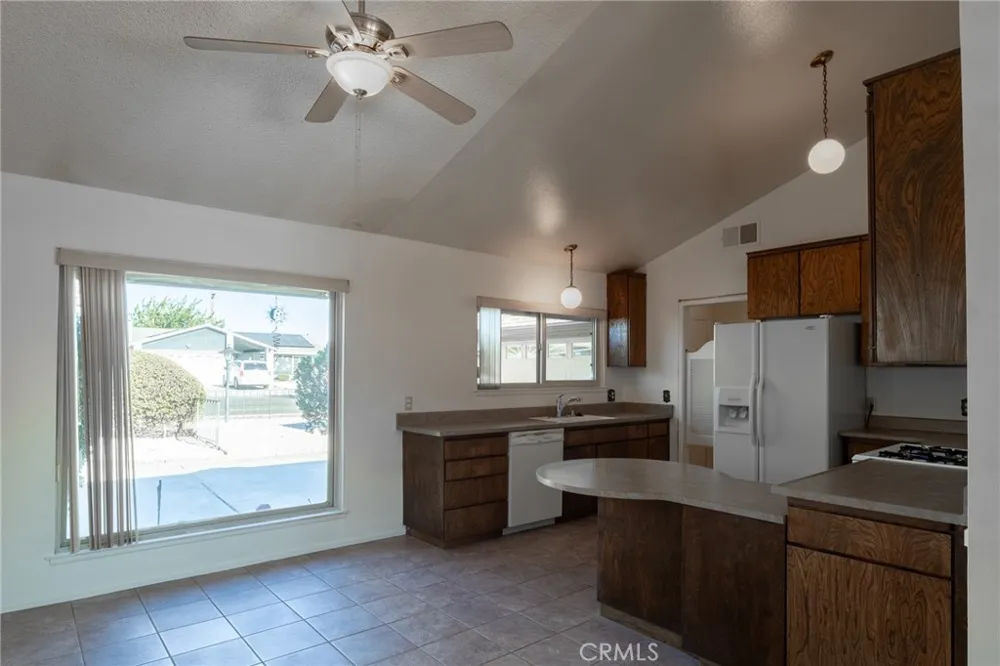 15560 Elmwood Drive Victorville, CA 92395