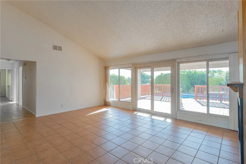15560 Elmwood Drive Victorville, CA 92395