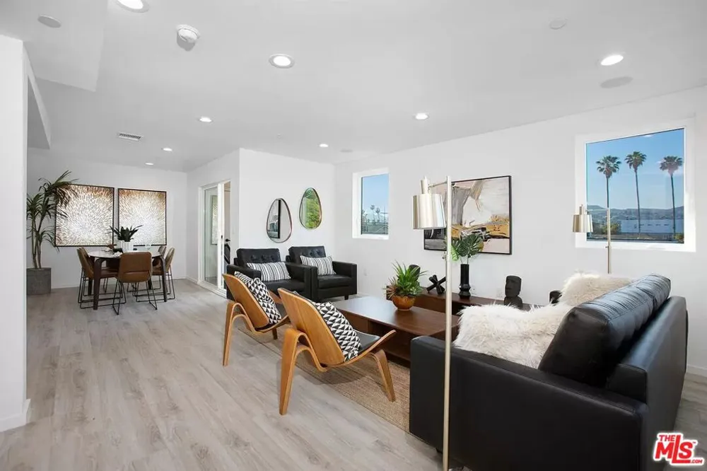 945 Oxford Avenue #11 Los Angeles, CA 90029