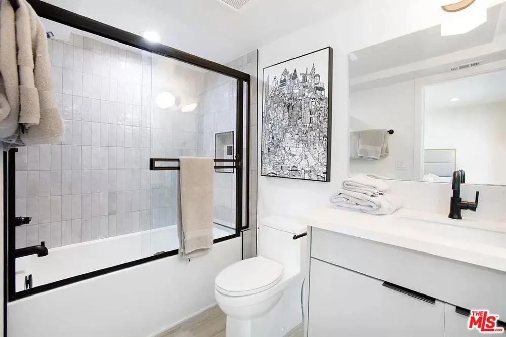 945 Oxford Avenue #11 Los Angeles, CA 90029