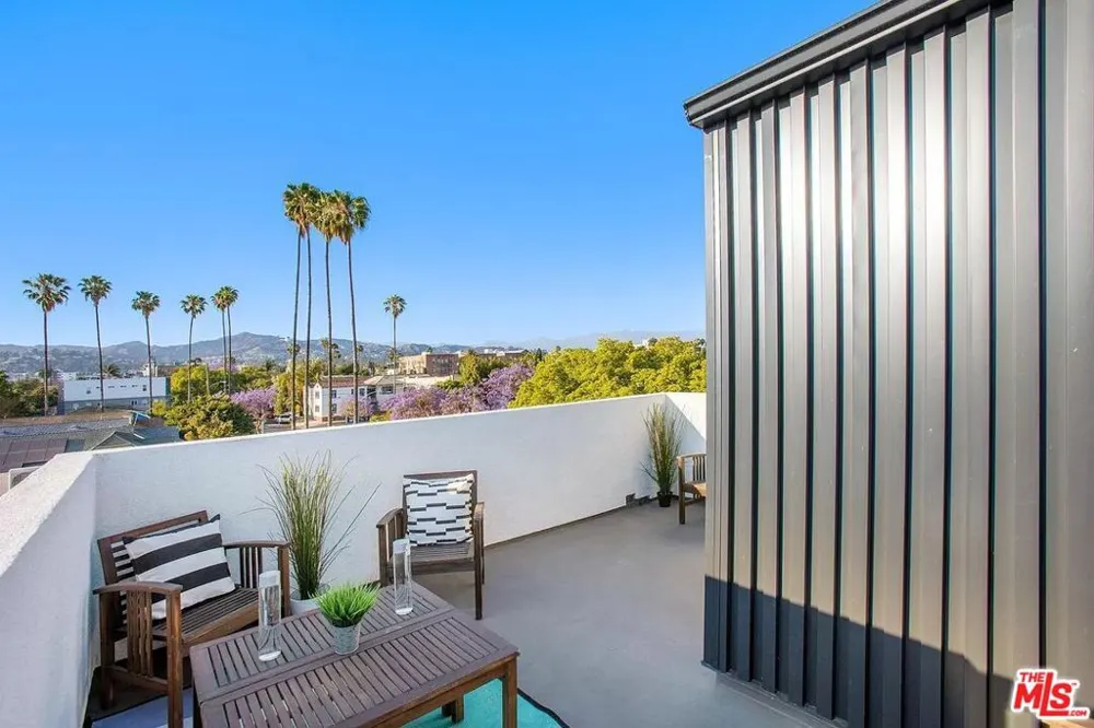 945 Oxford Avenue #11 Los Angeles, CA 90029