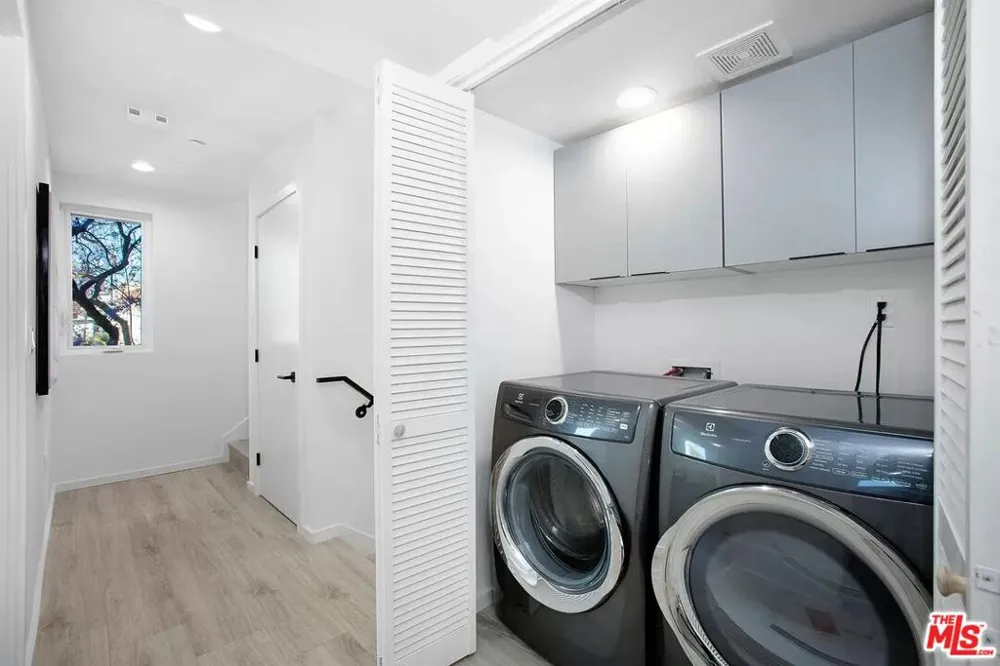 945 Oxford Avenue #11 Los Angeles, CA 90029