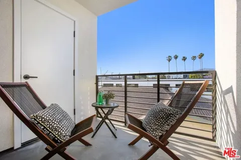 945 Oxford Avenue #11