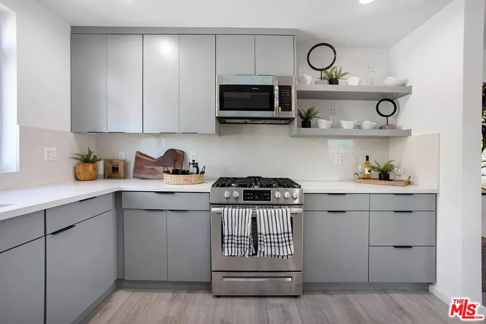 945 Oxford Avenue #11 Los Angeles, CA 90029