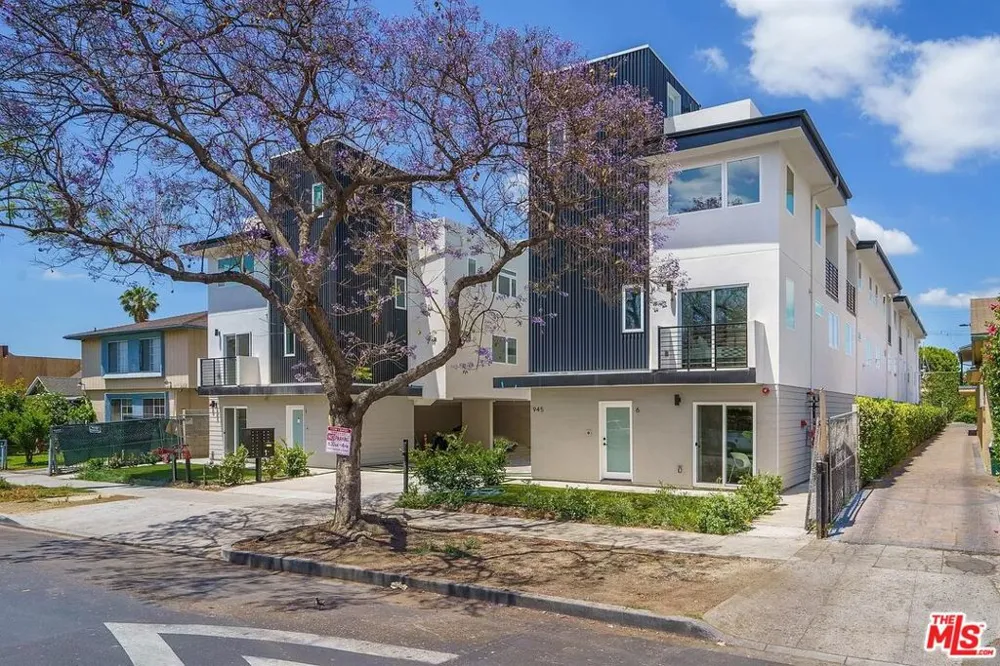 945 Oxford Avenue #11 Los Angeles, CA 90029