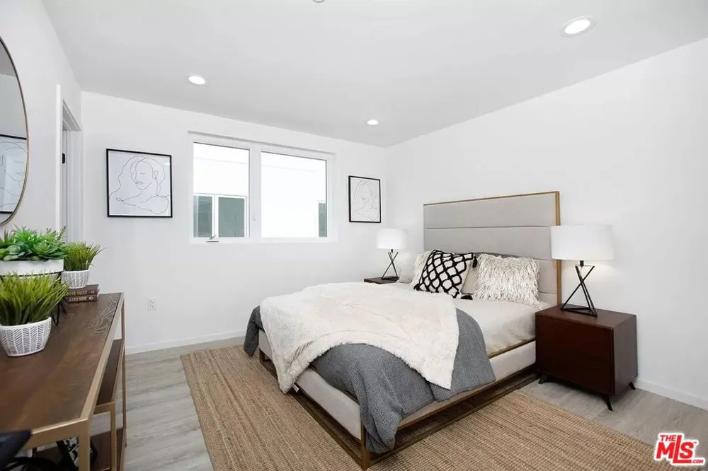 945 Oxford Avenue #11 Los Angeles, CA 90029
