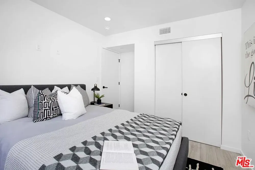 945 Oxford Avenue #11 Los Angeles, CA 90029